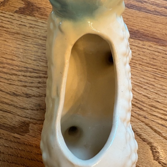 Charming Cream Lamb Vase - Picture 7 of 9